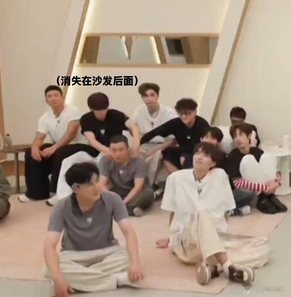 #王啸坤[超话]#  笑死了坤哥好萌啊🤣像小仓鼠🐹#荆棘之外##王啸坤披荆斩棘##王传君王啸坤张卓尔野人##披荆斩棘直播##啸着的披荆斩棘##披荆斩棘一公突袭直播# ​