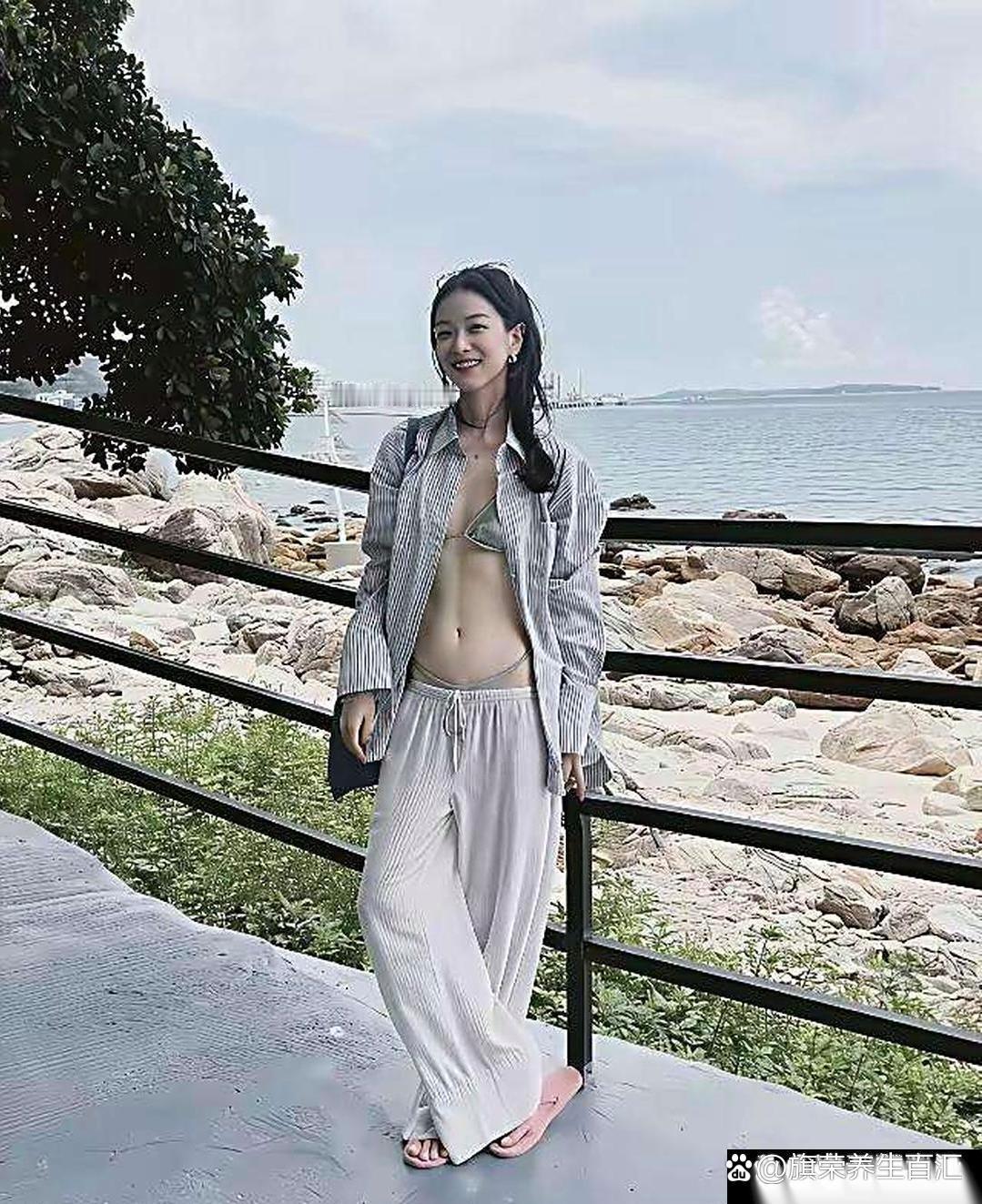 倪妮这组照片，看着质感像十年前拍的。那时候女明星的模样气质，和现在差老远了。说实话，十年前网络风气比现在宽容多了。 ​