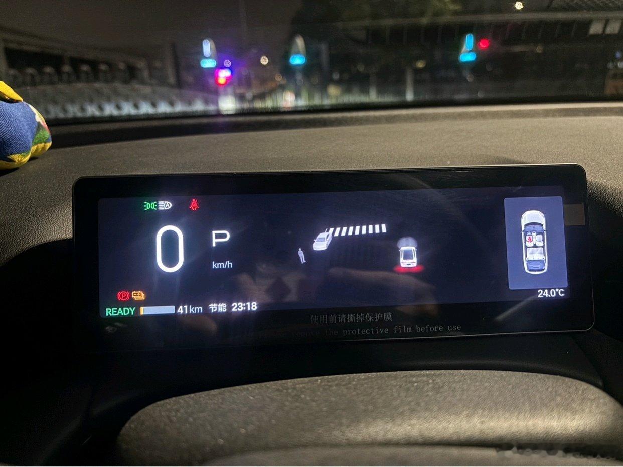 埃安RT 605智享版上新，搭载宁德时代电池，605km长续航很实用。日常通勤不用频繁找充电桩，周末短途自驾也不用提前规划补能路线，续航扎实稳定，代步和出游都安心，出行自由度直接拉满。
#埃安RT 605智享版# ​