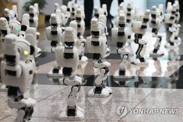科技帶來視覺盛宴! 韓地方政府大樓上演機器人舞蹈-圖6