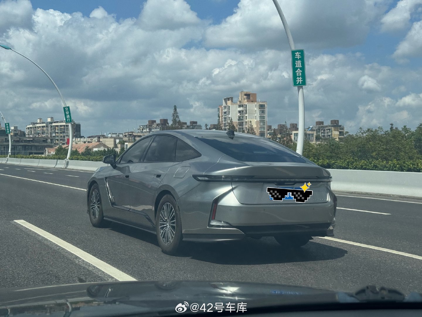 这么立体的 ES 确实需要时间来适应啊~

#42how##全新雷克萨斯es##雷克萨斯# ​