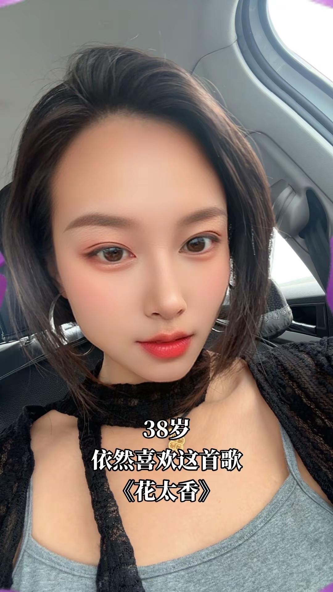 前奏一响，任贤齐一首《花太香》登场，歌词豪情万丈，曲风婉转悠扬经典老歌 花太香任贤齐