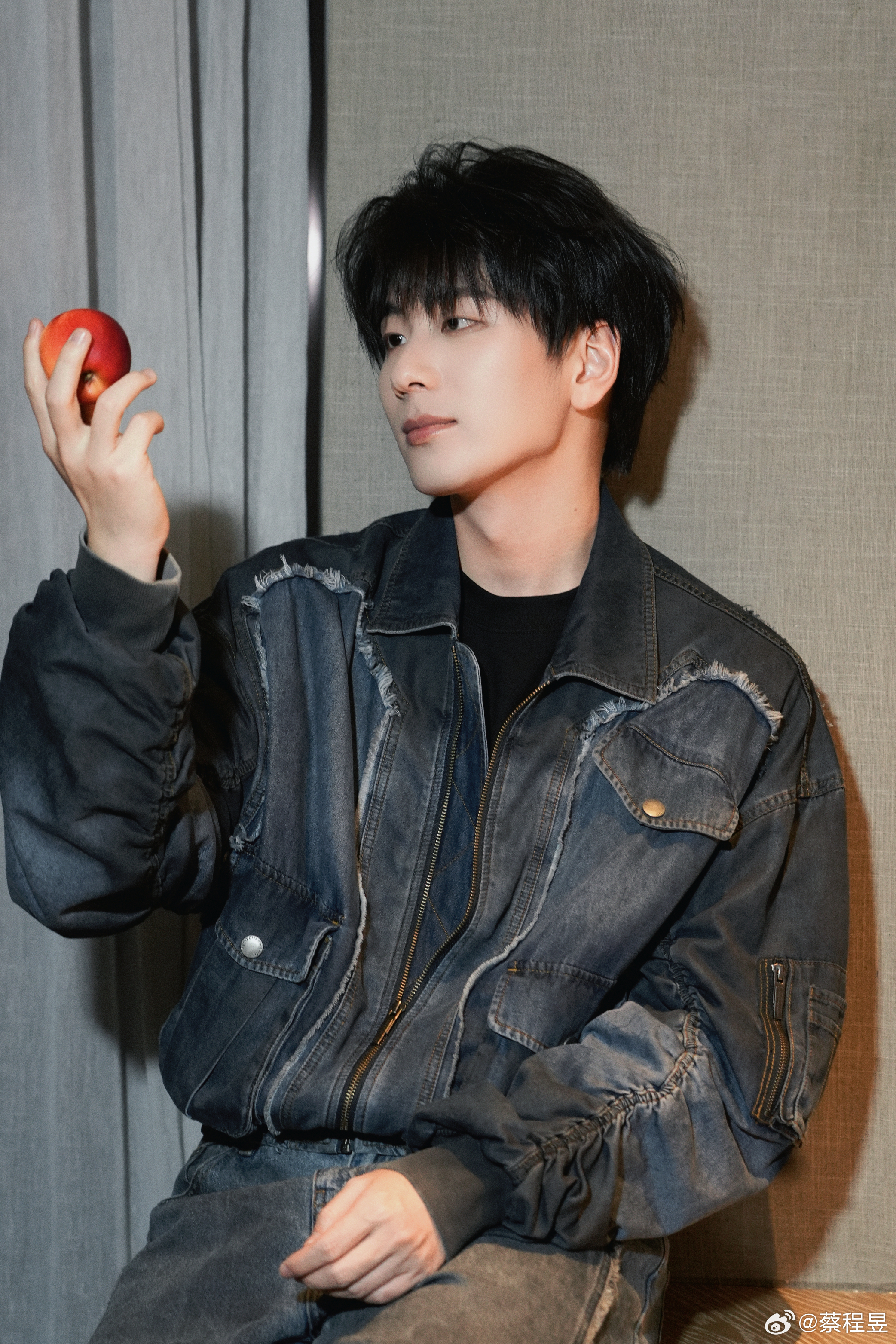 #蔡程昱[超话]#周五#今天星期五# 惯例！！！分享一下假期状态吧～#摸昱日记# [米奇比心][并不简单] ​​​
