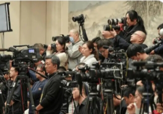 李嘉诚去世是真是假？昨天有消息称李嘉诚病危已去世，就此长实集团发布严正声明并无此事，并对捏造假消息的新闻媒体予以谴责。在信息大爆炸时代，有些新闻真假难辨，公众媒体或个人媒体应当保有基本职业道德，杜绝发布假消息危害他人，危害社会。