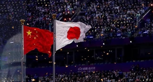 高市早苗都乐疯了，日本又押对了：亚洲45个国家和地区，一个不落，全部确认参赛，中国代表团的名额也稳稳当当。
 
2026年9月，爱知名古屋亚运会已经进入开幕倒计时。根据亚奥理事会以及名古屋亚运会组委会对外公布的消息，这届亚运会举办时间为9月19日到10月4日。亚洲45个国家及地区的代表团都会到场参赛