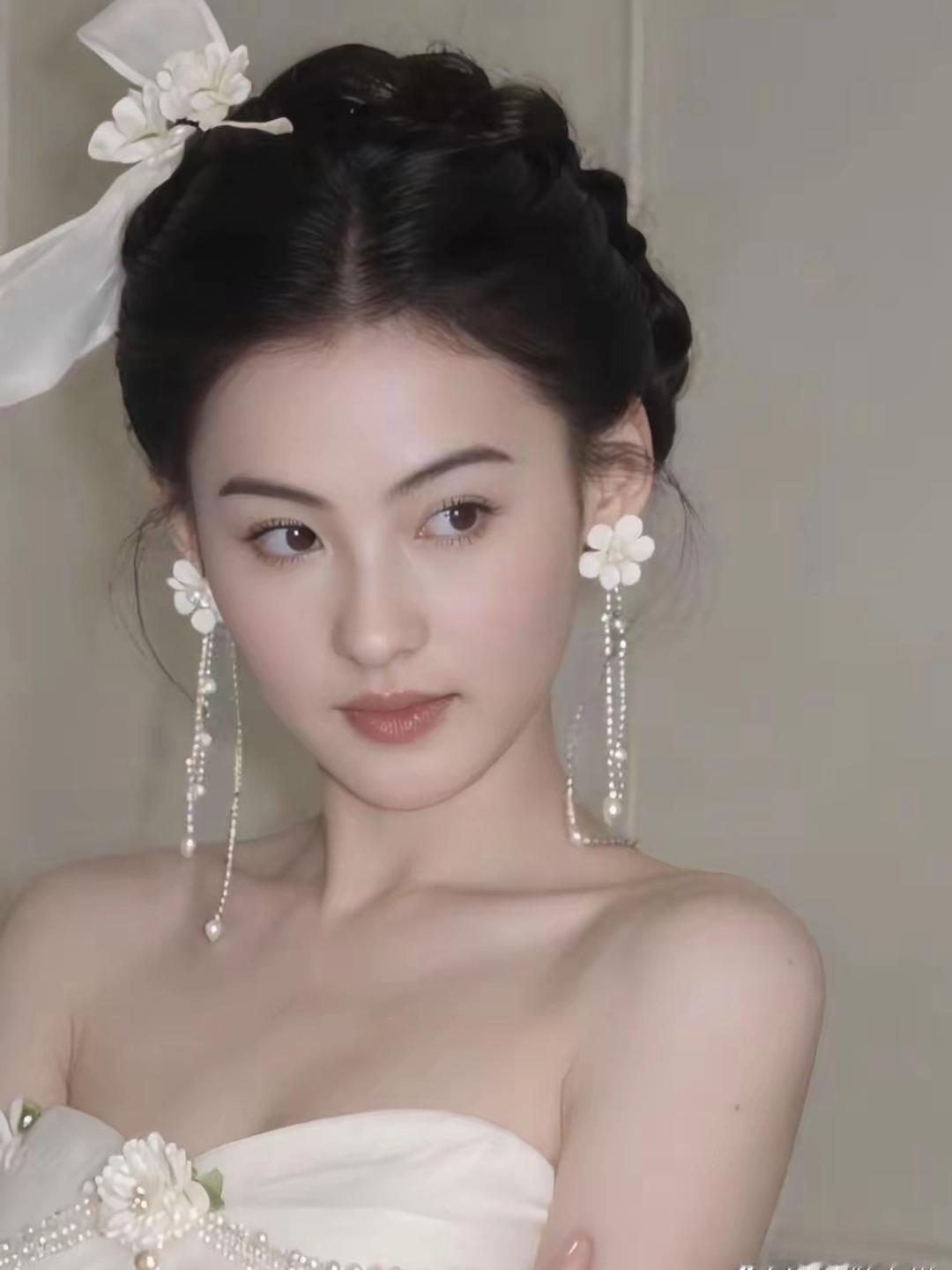 早期张柏芝颜值绝了！五官精致舒展，甜笑清冷切换自如，灵气满满还超自然。 ​