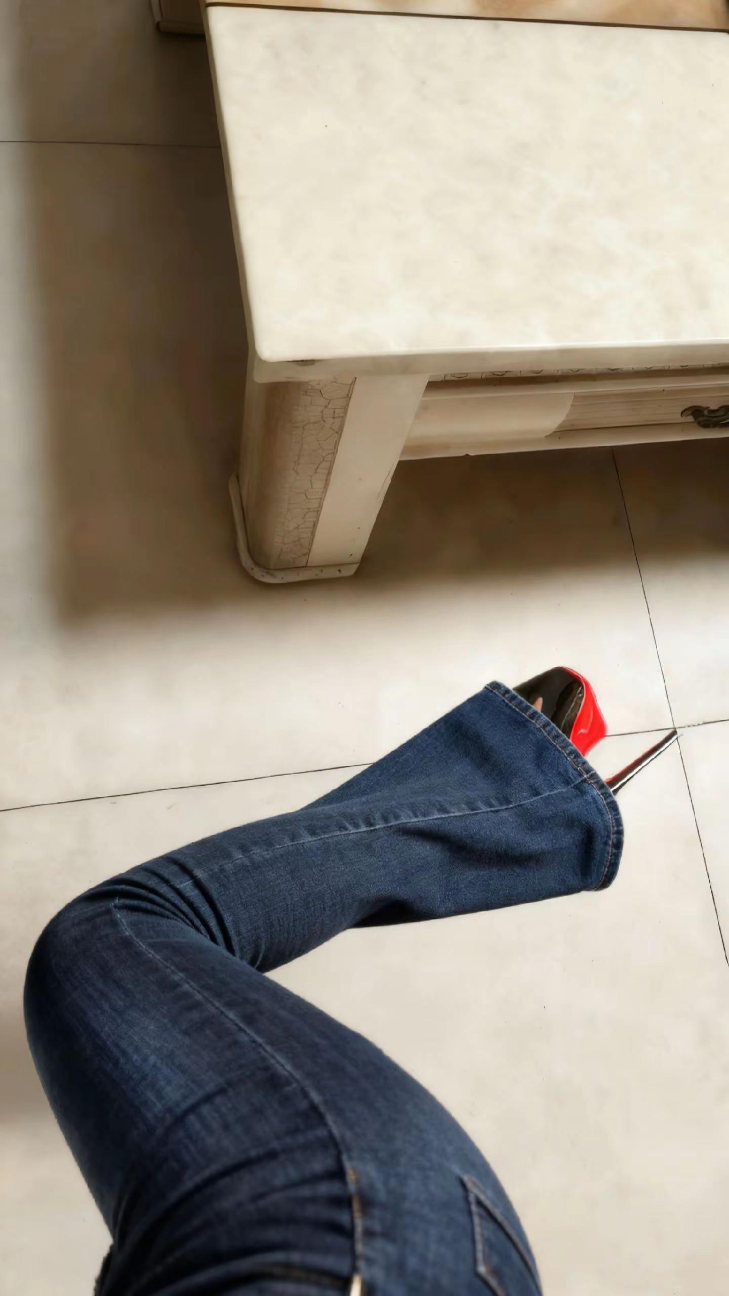 成熟女人都在穿喇叭裤高跟鞋