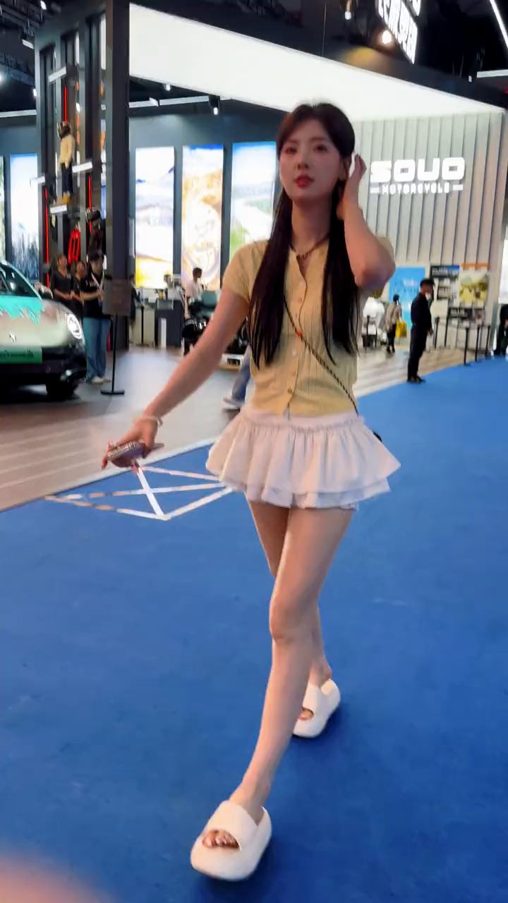 活力四射的时尚秀，少女感爆棚！