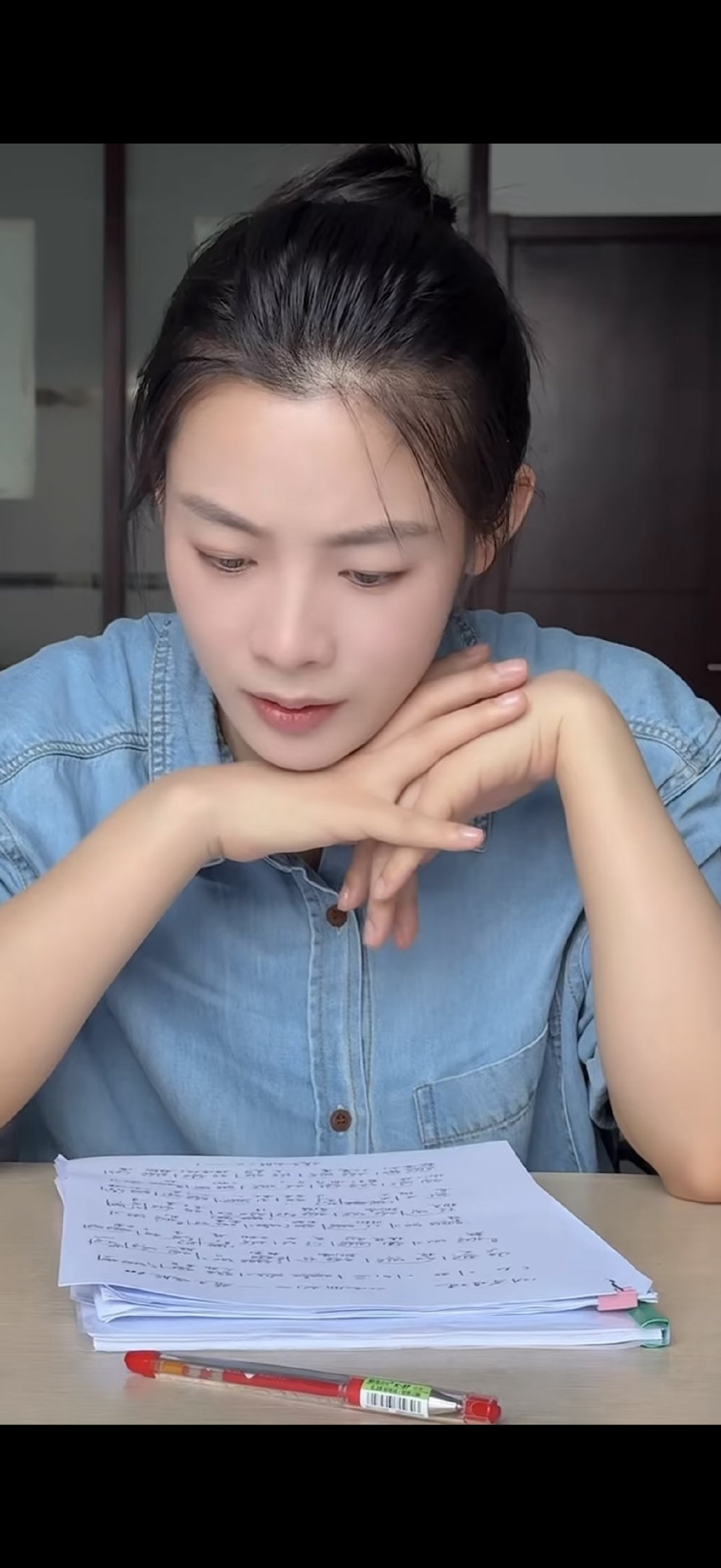 omg！这么认真的宝宝，好有魅力呀，天啊，就喜欢这样有魅力的陈丽君！
哇去，刚还跟某些人念叨我宝宝呢，啊啊啊啊啊啊啊啊我宝宝真好看。喵喵喵喵喵喵 ​