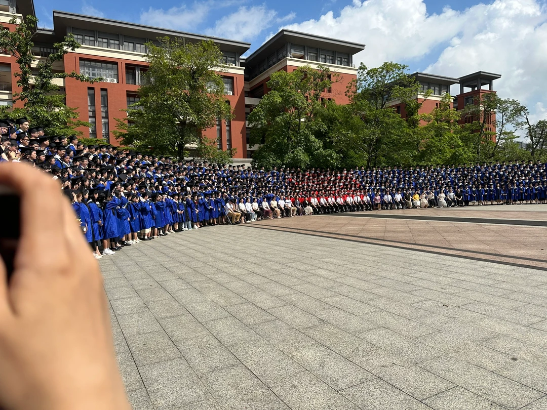 大家瞅瞅这硕博比例