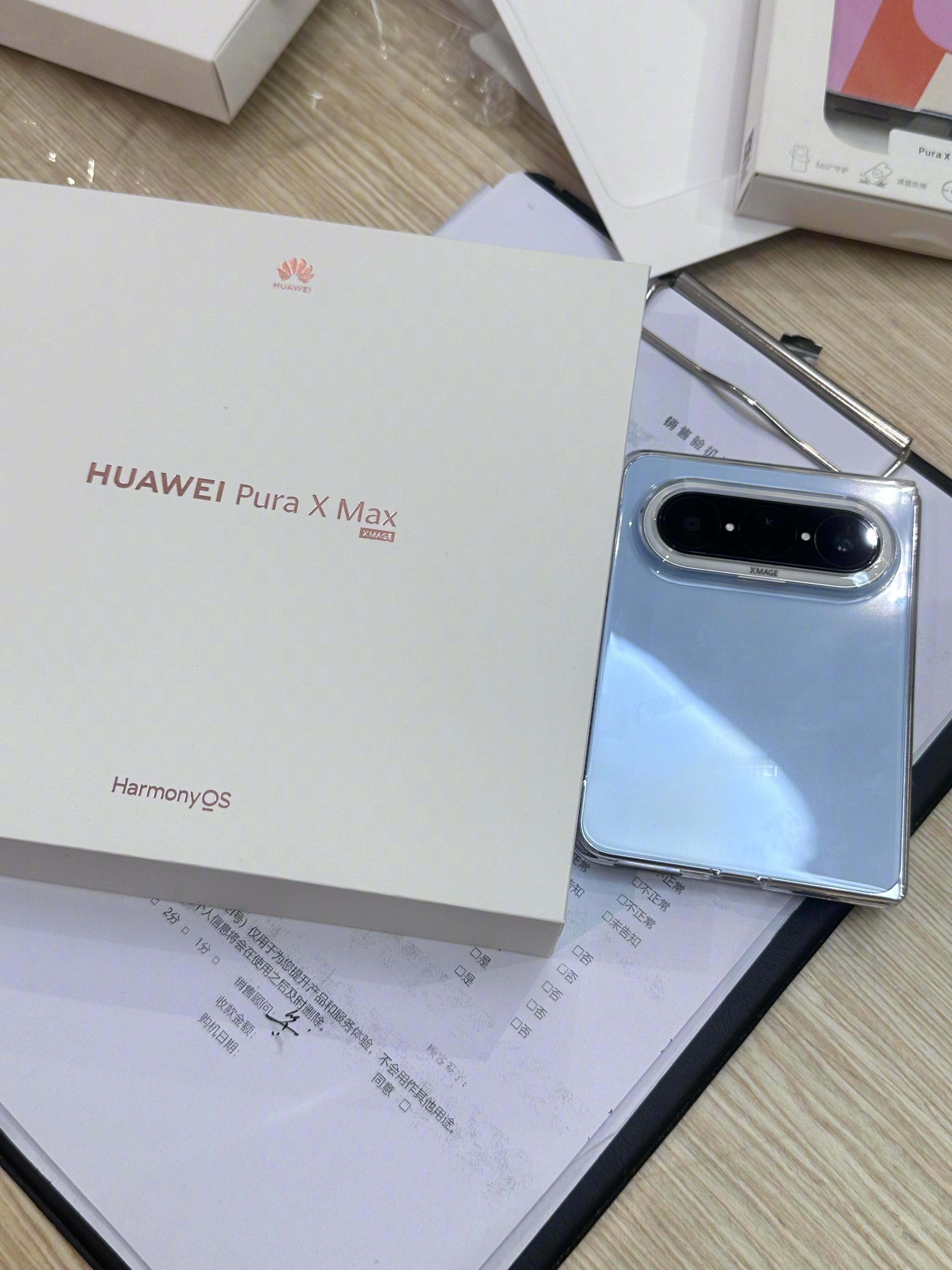 #iPhoneDuo或带火华为PuraXMax#
dbq，虽然但是本人也没忍住入手了一台华为PuraXMax，因为对比其他折叠屏手机之后，发现还是华为香！

看了现在市面上几乎所有折叠屏手机，发现华为PuraXMax不管是从芯片、屏幕、内存还是影像来说，都是妥妥的第一梯队！

关键折叠屏这类手机最开始就是华为在做吧，所以 ​