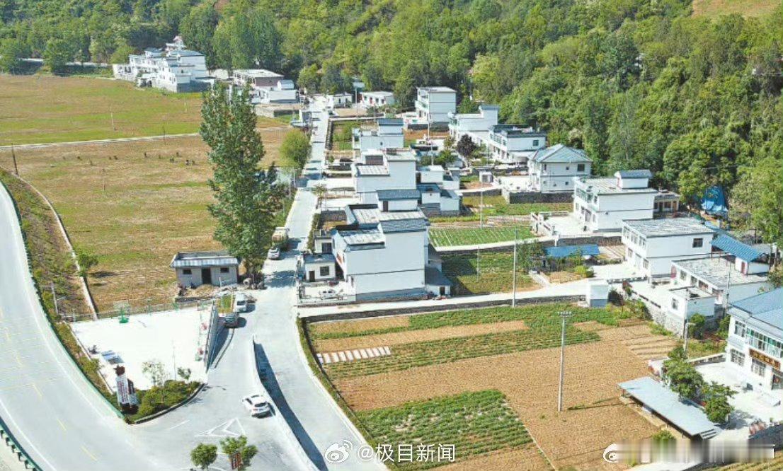 #法院回应镇政府涉纠纷案账户冻结#【#陕西一镇政府账户被冻结#，影响职工工资发放和医保代扣?多方回应：与合同纠纷案执行有关，法院已收到执行异议申请】#法院回应镇政府账户被冻结##镇政府账户被冻结职工医保代扣暂停#  8月28日，陕西商洛一位市民向反映，因山阳县户家塬镇政府相关账户被法 ​