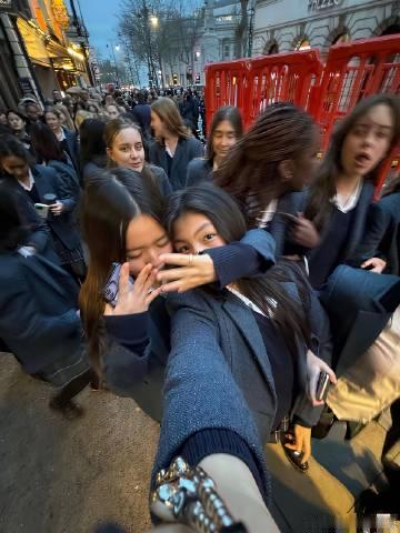 李湘曾说:我的女儿她的同学一定来自世界各地，然后她做到了。