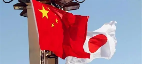 中方投下反对票、美方并未弃权、俄方也没能阻止，联合国曾以147票赞成的明显优势，通过日本递交的“废核决议”！

147票赞成、6票反对、27票弃权。
2022年12月7日，联合国大会表决通过日本推动的《建立一个无核武器世界共同路线图的步骤》决议。这个数字很醒目，也很容易引出一个疑问：作为核武器国家，