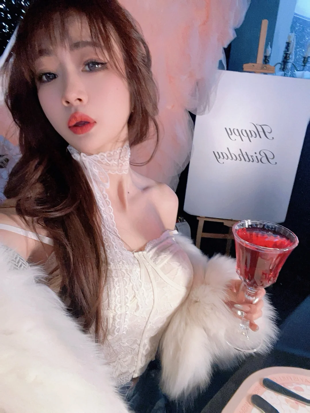 存一些过年聚餐拍照姿势🍷