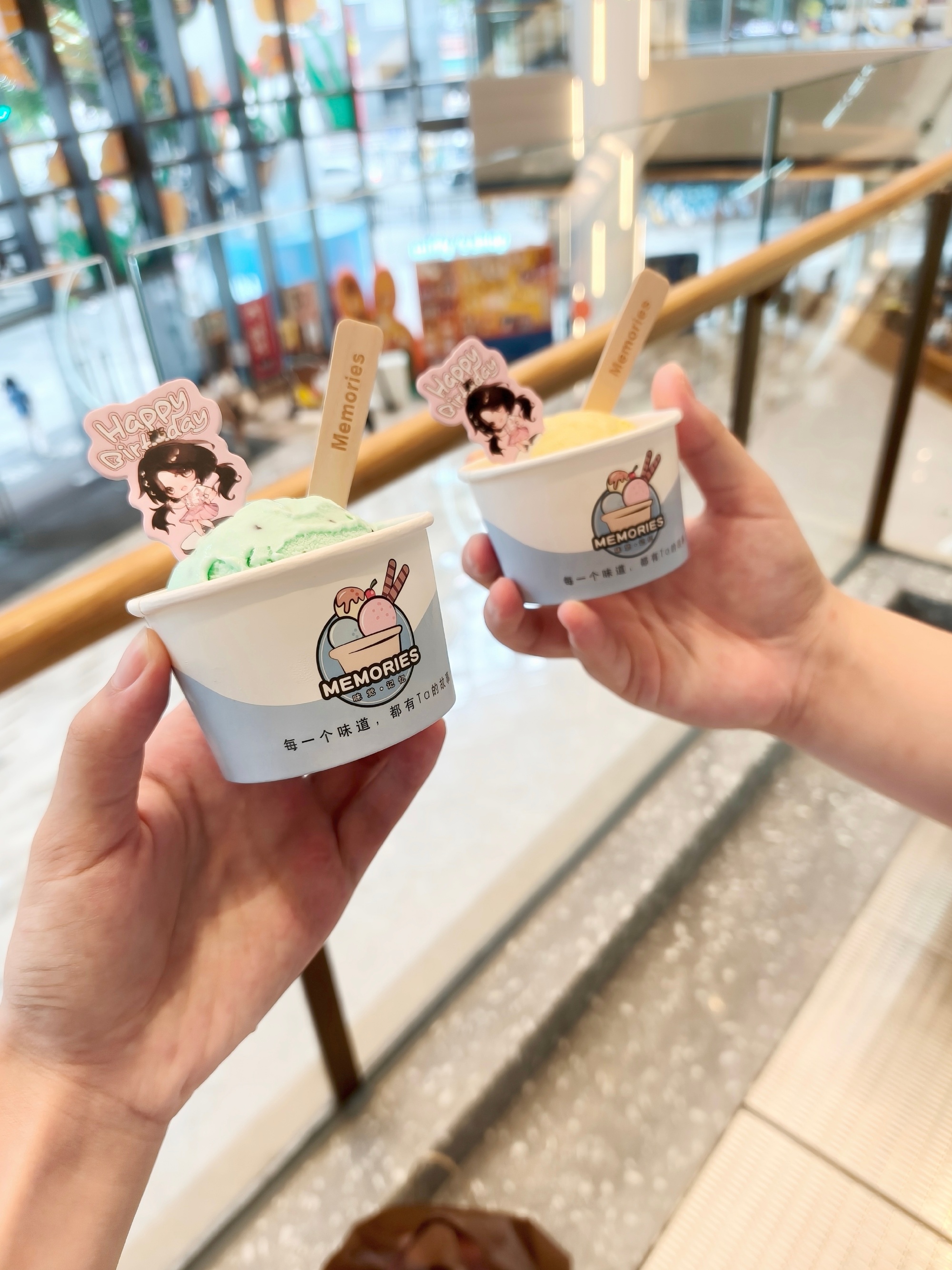 鞠婧祎周边市场 一个广州线下小小返图！蜜桃祎路相伴站和Memories...