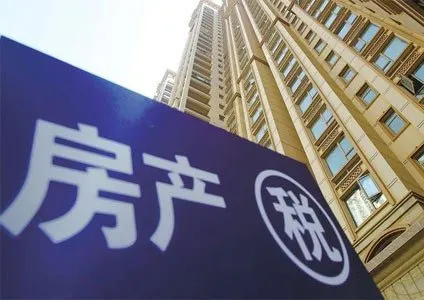 住建部公开表态，国内房地产已经正式进入存量时代，二手房的交易量占比，已经超过新房。
过去大家买房，基本都优先看新房。现在市场的逻辑已经彻底变了，不少省份二手房成交规模，稳稳超过新房。买房人群里，改善置换的需求，慢慢变成市场主力，卖旧买新，成了很多家庭的常规操作。新房不会就此停止建设，但是依靠高周转快