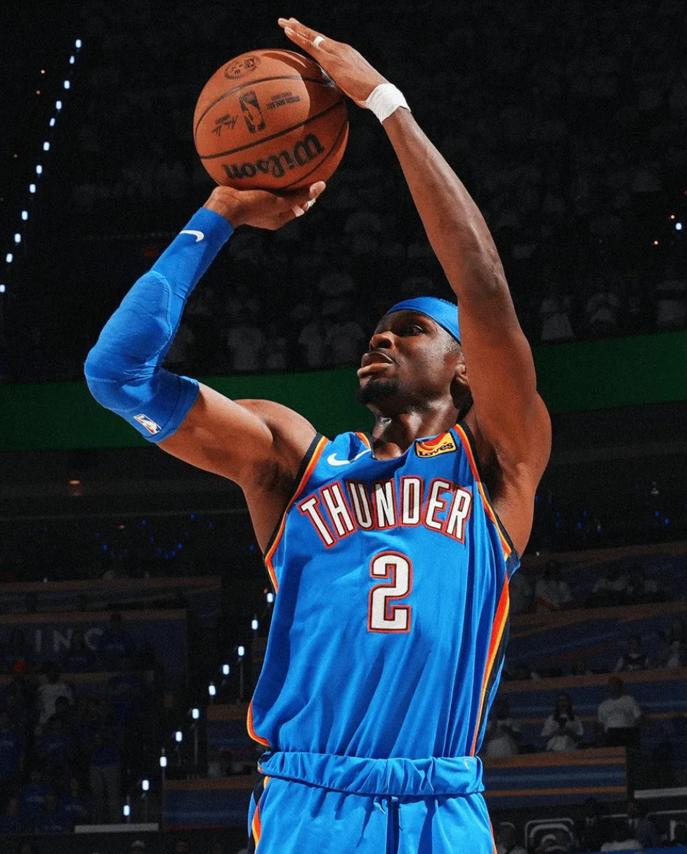 NBA官方：亚历山大拿下雷霆生涯第27场季后赛得分30+的比赛  今天...