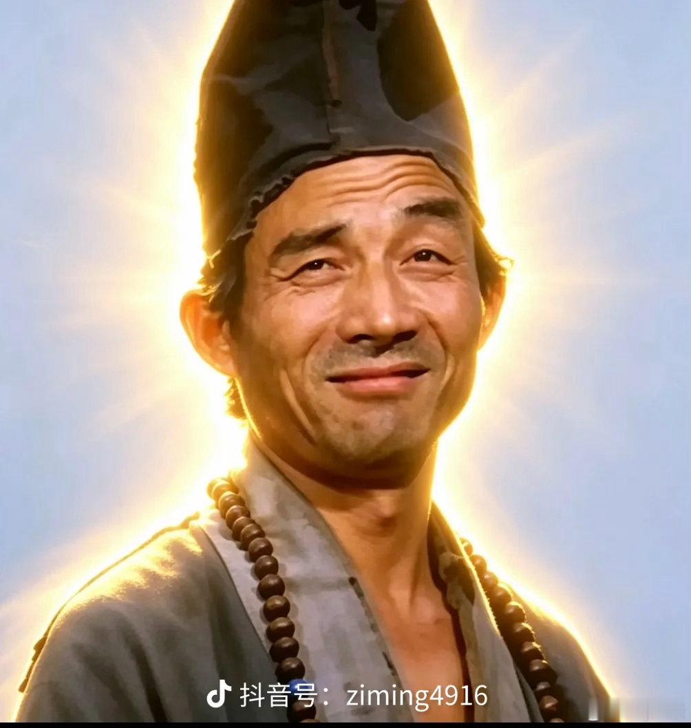 游本昌先生的“通透”，不是避世的清高，而是一种“入世的诚挚，出世的豁达”。他经历过漫长的不被看见，也品尝过极致的声名，最终把一切都化为了朴素的行动与智慧。

🌊 关于人生：山山相连，步步向前

· “人生如登山，但是人生的目的，可不是到达山顶。上一山，过一山，山山相连。” 在他看来，人 ​