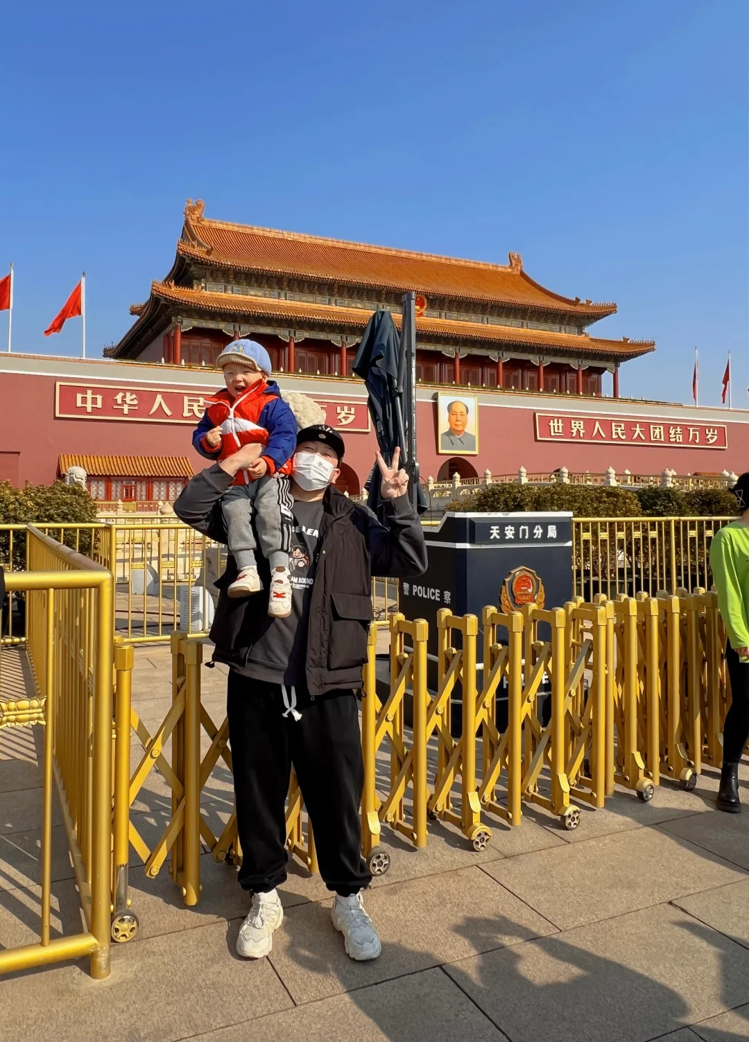 “即便是竭尽全力也要将下一代举过头顶”