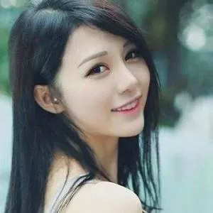 元气满满的小仙女，笑容好甜！