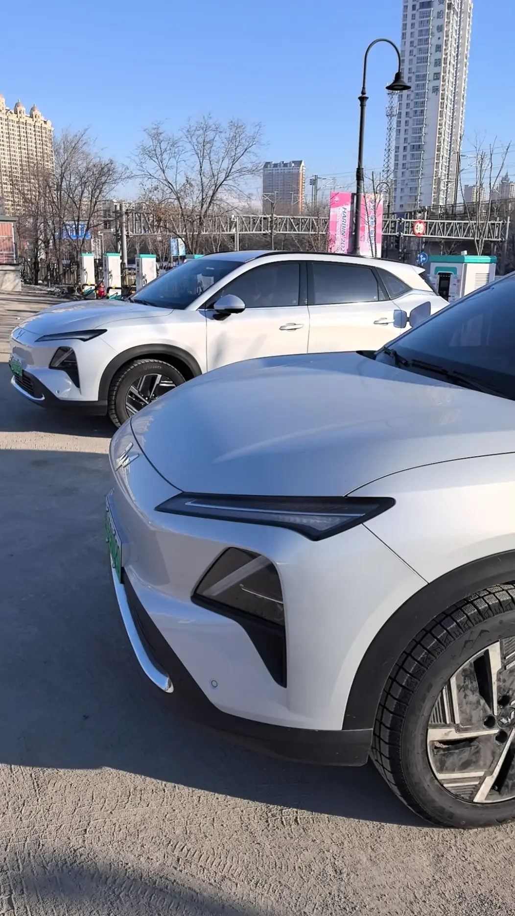 哈尔滨是真的冷，对于南方人来说真的不太适合（笑死，无人机都冻炸了）