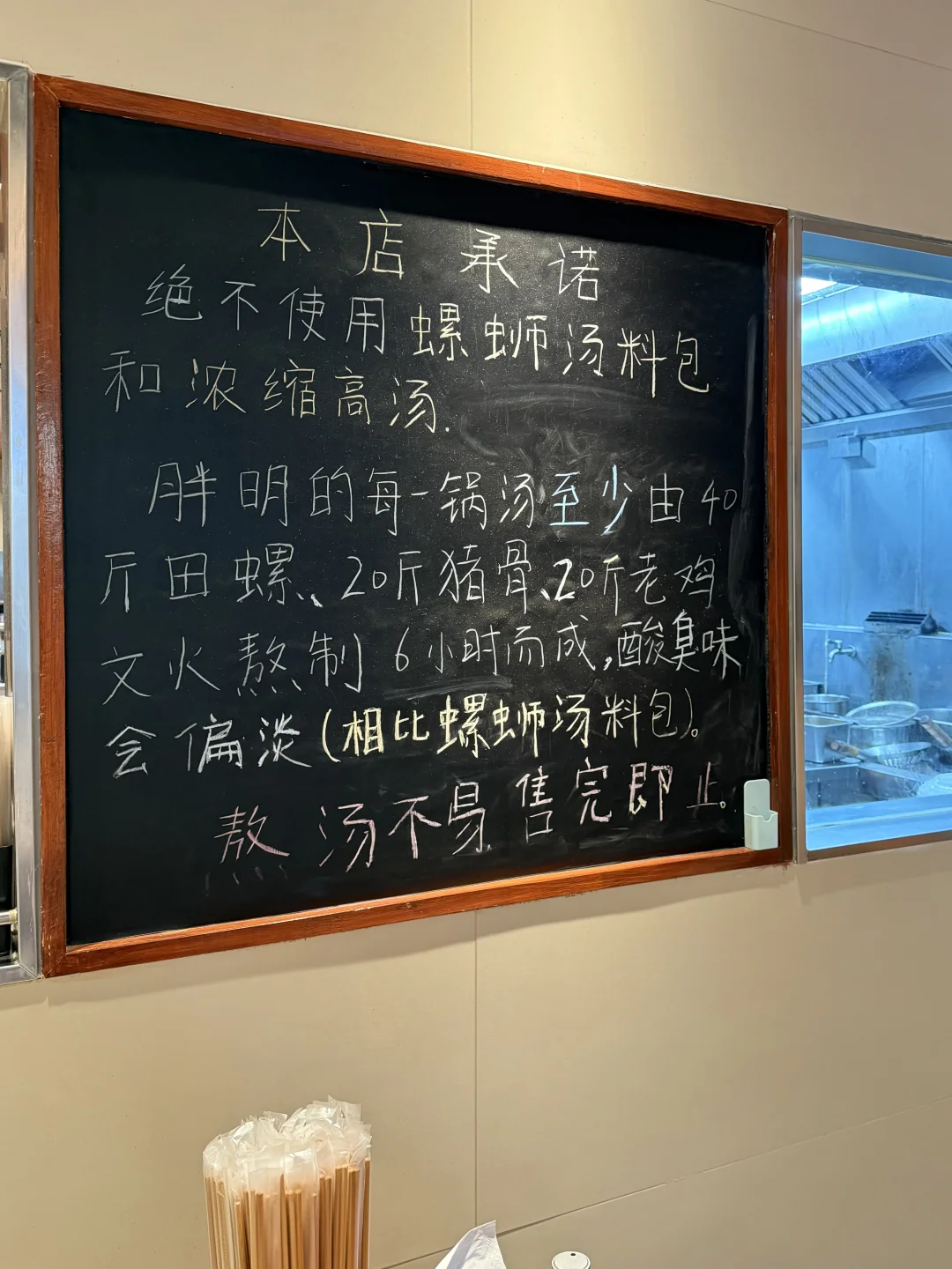 在广州，要认准这种破烂小店。。。。