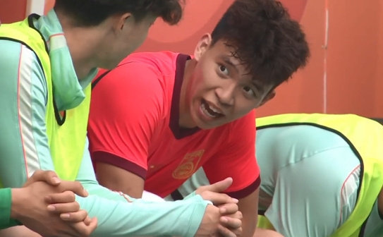 【#U23国足主帅谈王玉栋停赛#】U23国足主帅安东尼奥谈王玉栋：“下一场比赛，我们肯定无法继续使用完全相同的阵容，因为王钰栋已经累计了两张黄牌，将停赛一场。” ​​​​#U23国足与阿联酋爆发冲突# ​