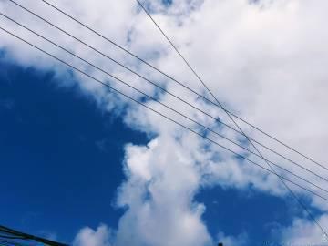 这是今天龙口的天空☁️体感温度就是给人那种凉 凉 凉爽的感觉啊🤔再抬...