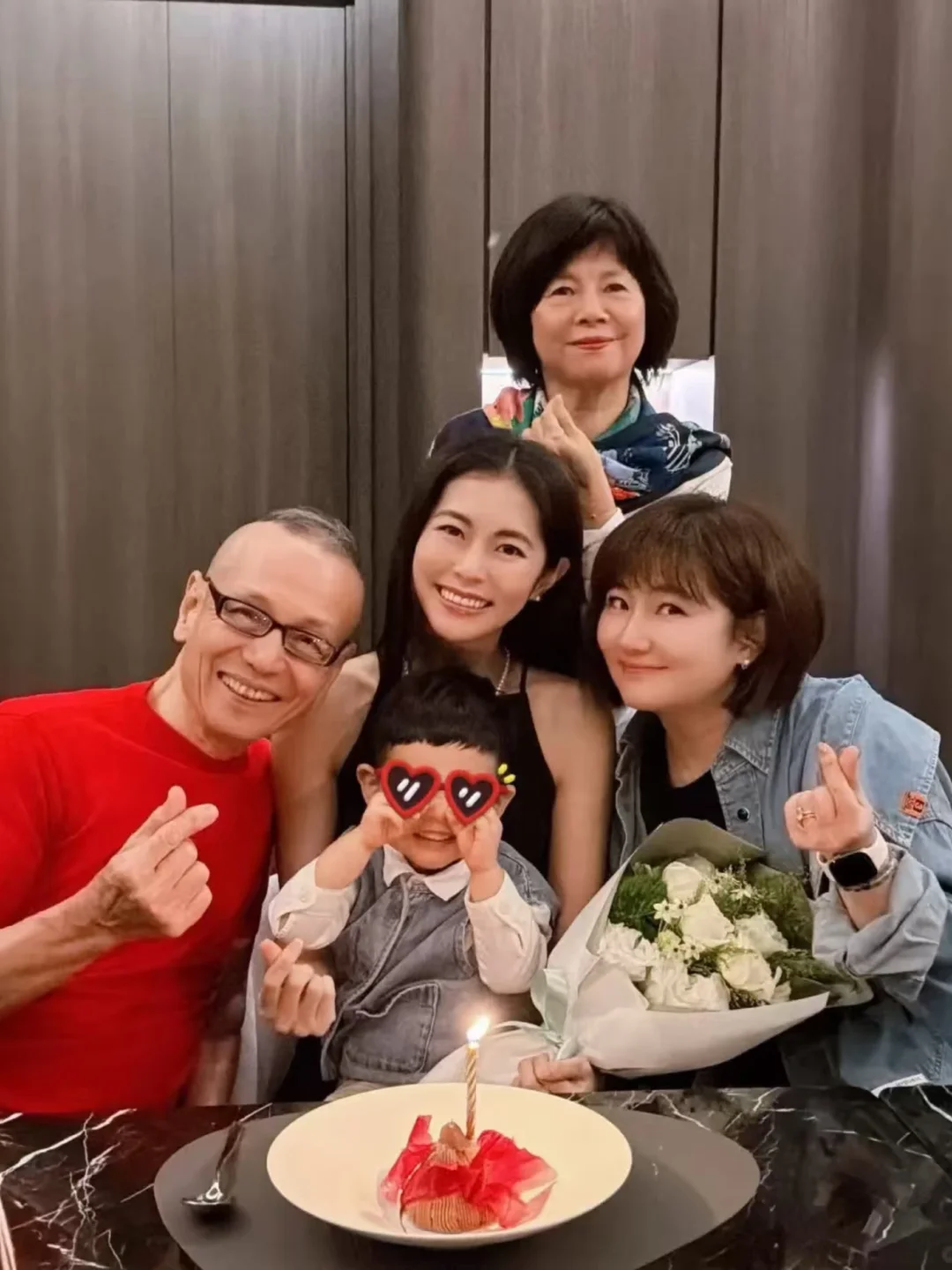 突然发现Selina父母晚年超幸福...