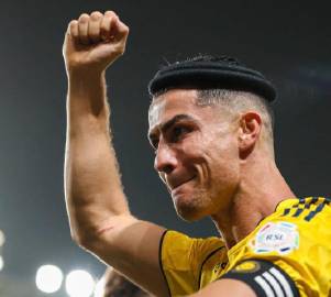 【C罗批球员抱怨风气：这是足球不是战争，应停止在社媒发牢骚】在北京时间...