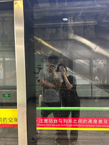 我是人行挂件 随时随地靠他身上<br />找找后面的fzg在哪里<br...
