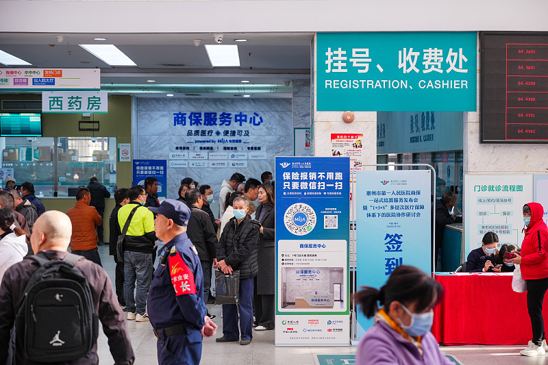 医改主攻方向明确！三医协同，医疗、医保、医药一起发力惠及百姓
 
深化医改，医疗、医保、医药三医协同发展和治理，已经成为医改主攻方向。很多老百姓听不懂专业名词，简单讲：看病的医院、报销的医保、吃药的医药三方不再各干各的，打通联动，一起解决看病难、看病贵的老问题。
 
✅医疗：提升就医服务，回归公益性