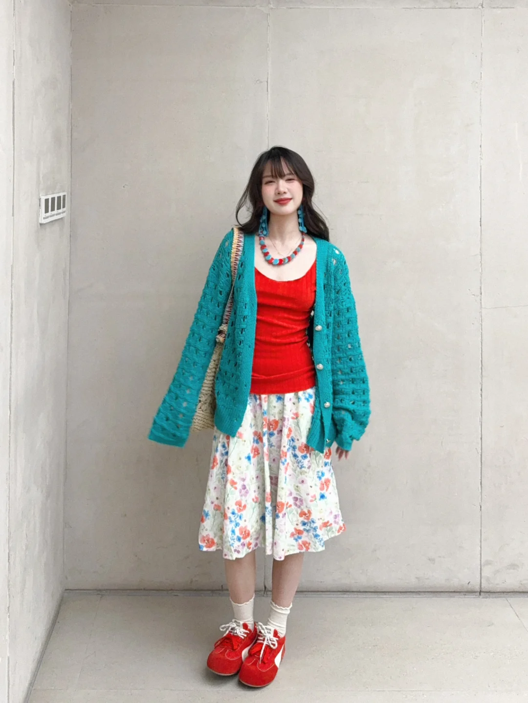 五一出游穿什么1.0🍒孔雀蓝➕红色太显白了！