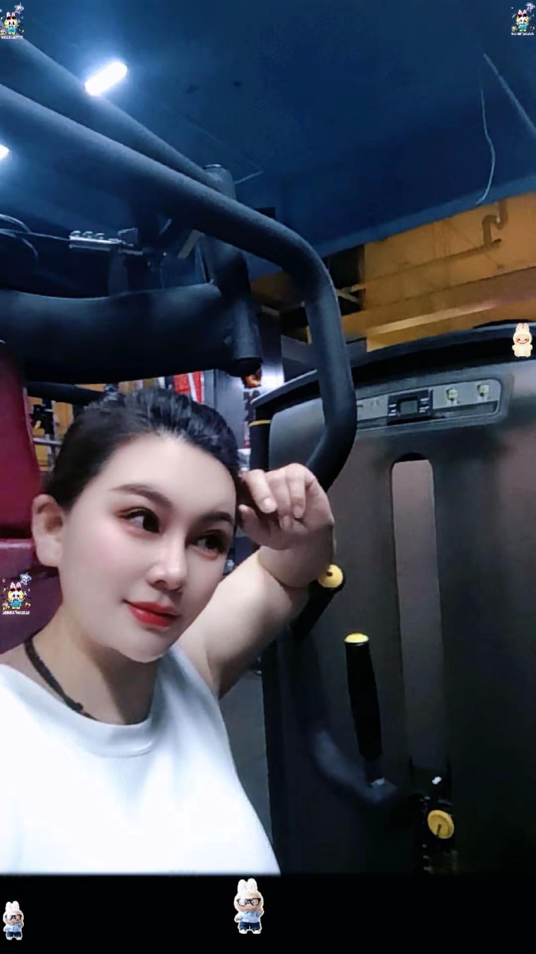 爱健身的小姐姐