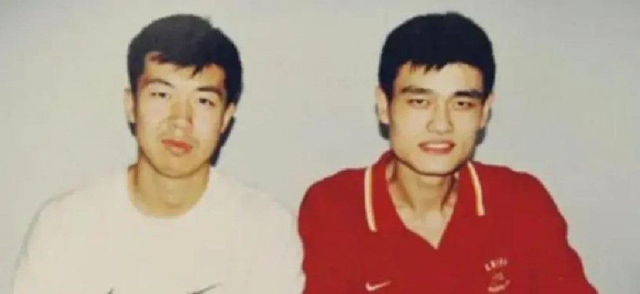 信兰成沉默14年，王治郅被开除空耗四年，姚明31岁退役，2026年男篮输日本二队20分创历史，这笔账还没还完
2026年9月18日，名古屋爱知国际竞技馆，记分牌定格在77比97。中国男篮在半决赛被日本队甩开20分，最多时落后35分，创下亚运会历史最大输球分差-
。击败他们的，是一支没有八村塁、没有河