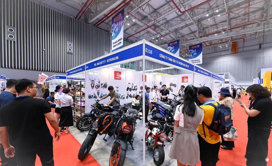 2027 越南国际汽配会
一、展会信息
展会名称：2027 越南国际汽车、摩托车、电动车及零配件展览会 Autotech & Accessories 
展出时间：5 月 20 日 - 23 日 
展会周期：一年一届 
展出地点：越南・胡志明市 
组展单位：南京信升展览
二、展会简介及市场情况
Autotech & Accessories 是越南南部规模领先的 ​
