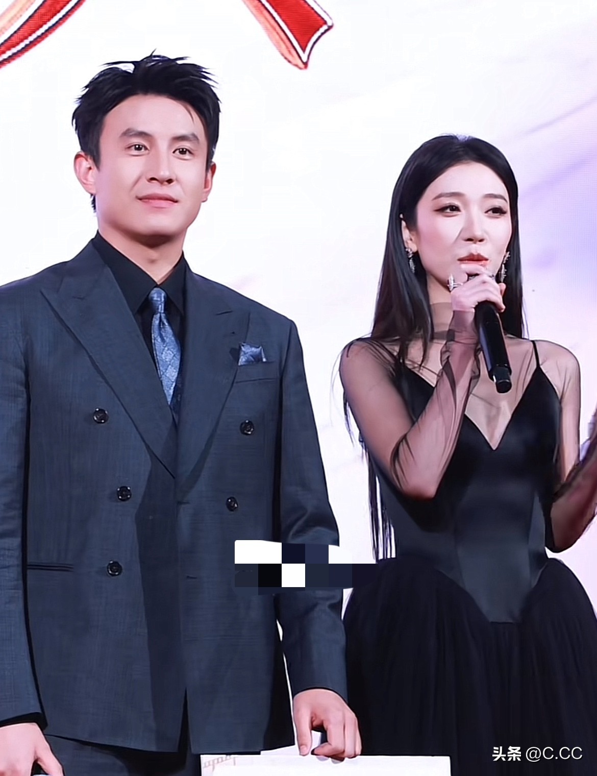 抖音心动追剧盛典让好多短剧演员齐聚西安，
众多好友相见，会场想必是十分热闹的，
王格格和梁思伟本来就是西安人，
演出嘉宾苏醒也是西安人，
王格格是刘霄旭的好朋友，也可以说是伯乐，
刘霄旭是梁思伟的“老婆”，
张远是苏醒的好兄弟，
还有其他短剧演员彼此都合作了很多次，
感觉现场氛围一定特别好！