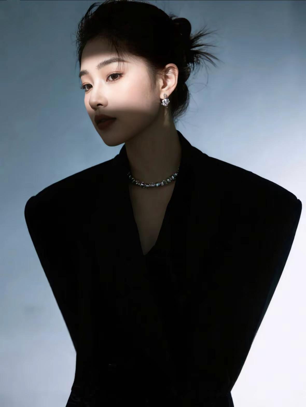 女人的气质是什么就是站在你的男人身边让他有资产翻倍的感觉而不是破产的感觉