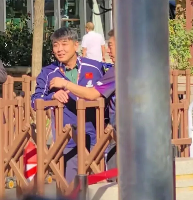 球迷线下辱骂王皓引热议，王皓拍照取证并选择报警