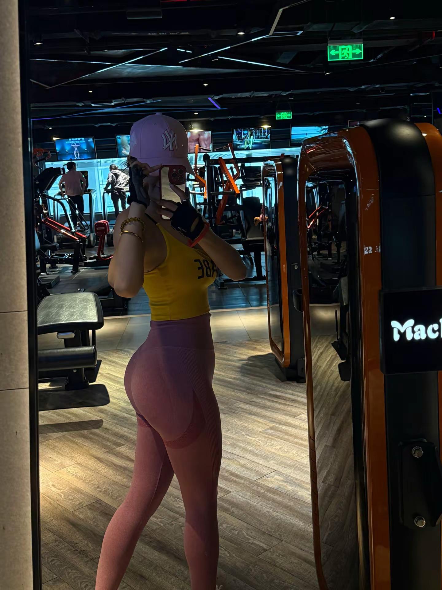 <p>爱健身的小姐姐 <!--{img:0}--><!--{img:1...