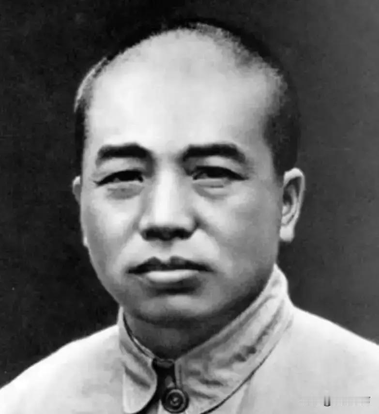 1974年彭德怀去世时，临终想见朱德，他一次一次地向看守请求，可谁也不告诉朱德。后来朱德知道后大声痛哭：“你们为啥子不让我去看彭老总！”
 
彭德怀侧过身，看着窗外灰白的天。他已经不太能说话了，呼吸的时候胸口像压着石头。护士进来换药，他手指动了动。护士俯下身。
 
“朱……德……”他声音很轻，但很清