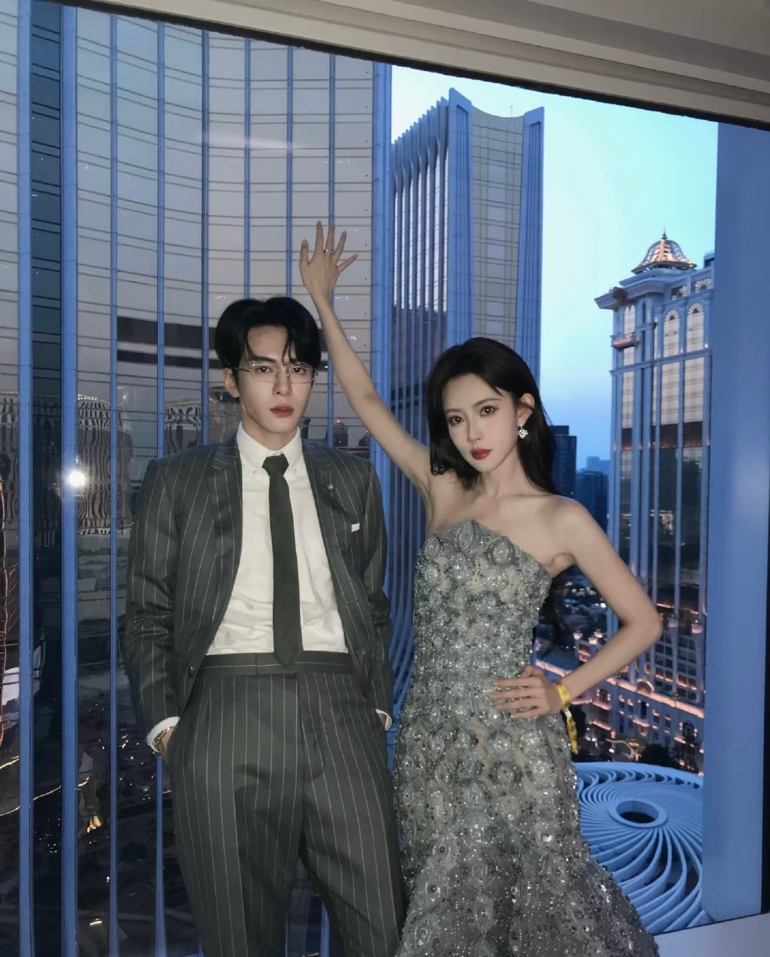 #孟子义[超话]##超星动告白信箱##孟子义湾区升明月路透##孟子义湾区升明月唱歌##孟子义江语晨合唱#
我也想和女神拍合照😽中间加我一个不过分吧💘🩵🩷 ​