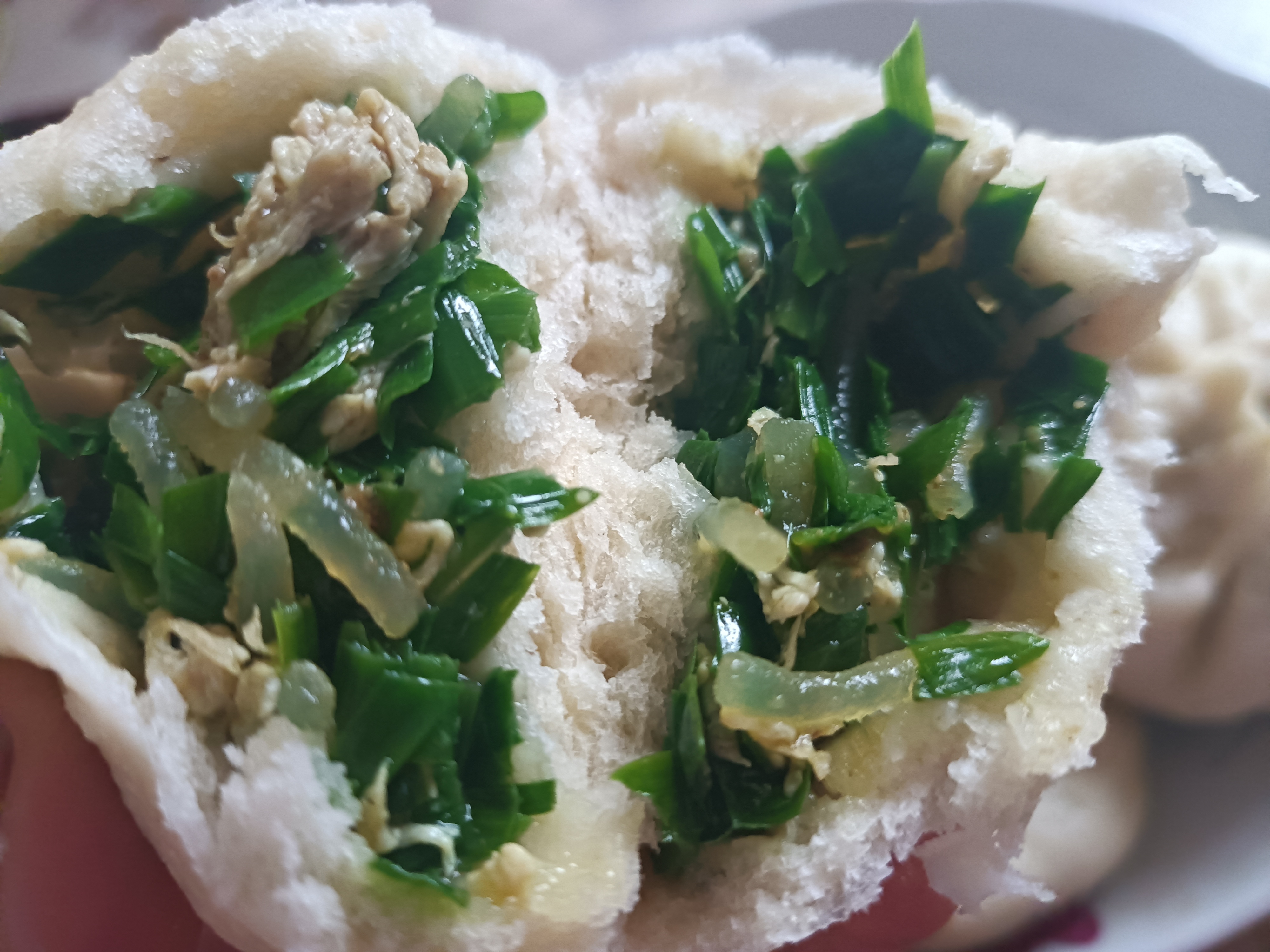 韭菜包子出锅，兄弟姐妹们先吃[鼓掌][鼓掌][鼓掌][鼓掌]。

随着花牛苹果马