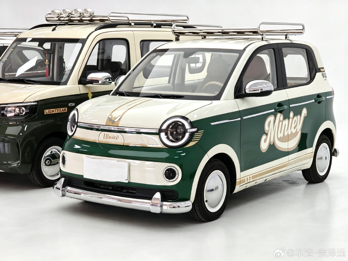 来常州工厂见证件大事儿
五菱宏光MINI、五菱缤果Pro、五菱之光EV
我们自研​的复古套件量产版最终形态落地!
我闷专门给我们每台车的复古版都起了个小号，事实证明​好的设计不缺流量[嘻嘻]
#宏光miniev##五菱缤果pro##五菱之光 ev##五菱缤果# ​