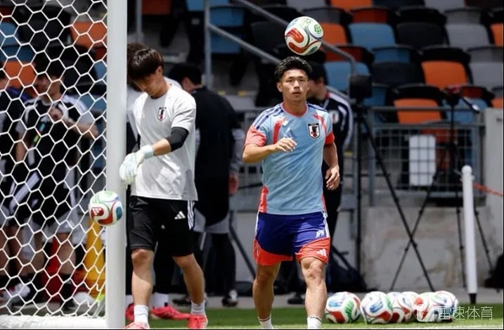 日本队在世界杯1/16决赛中1-2遭到巴西队绝杀，被淘汰出局。在这场比...