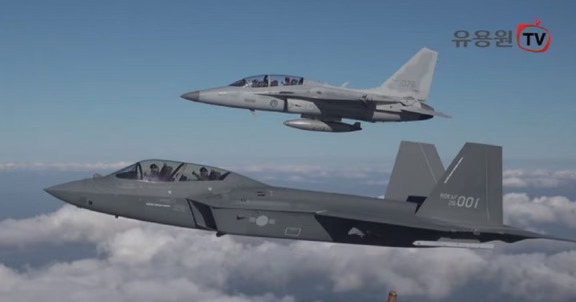 韩国空军接收首架量产型KF-21战斗机