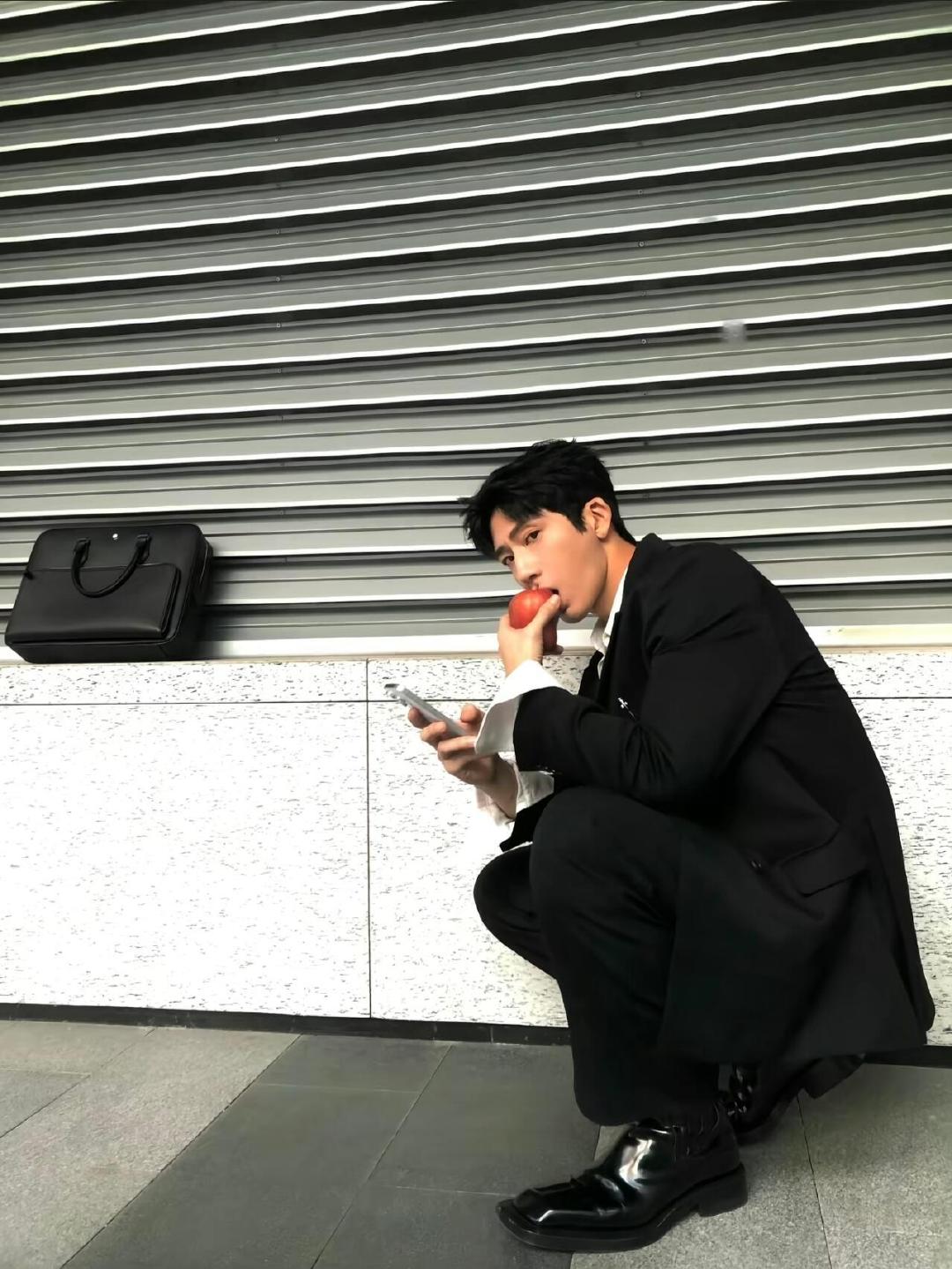 #网友问到井柏然私服香水#粉丝私信询问井柏然私服身上的香水，真的得到了回复[泪]终于挖到栾念身上的味道了 #粉丝挖到栾念同款香水# ​