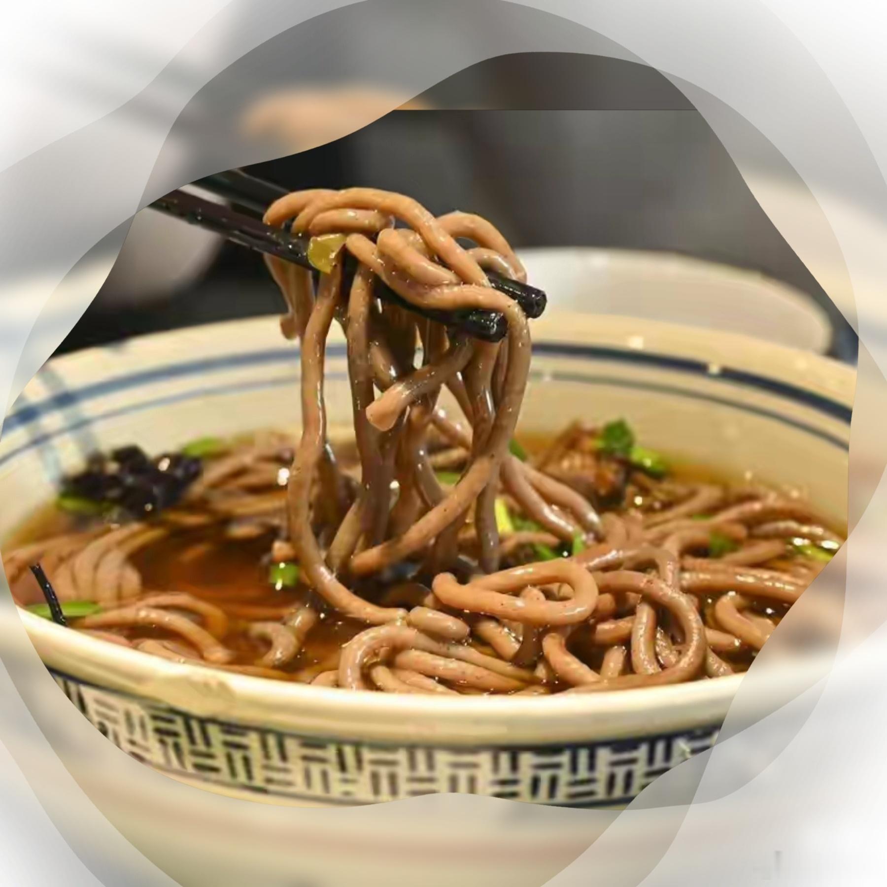 【山西刀削面馆德国开业食客排长队】近日，德国杜塞尔多夫一家山西面馆正式开业，独具晋风特色的门店装修与地道的山西刀削面，吸引了不少当地食客。开业以来的生意火爆，不少食客慕名而来，在店外排起长队，成为当地一道别样的风景。你喜欢吃面吗，你对山西的面食知道多少？山西面食有多好吃 ​​​