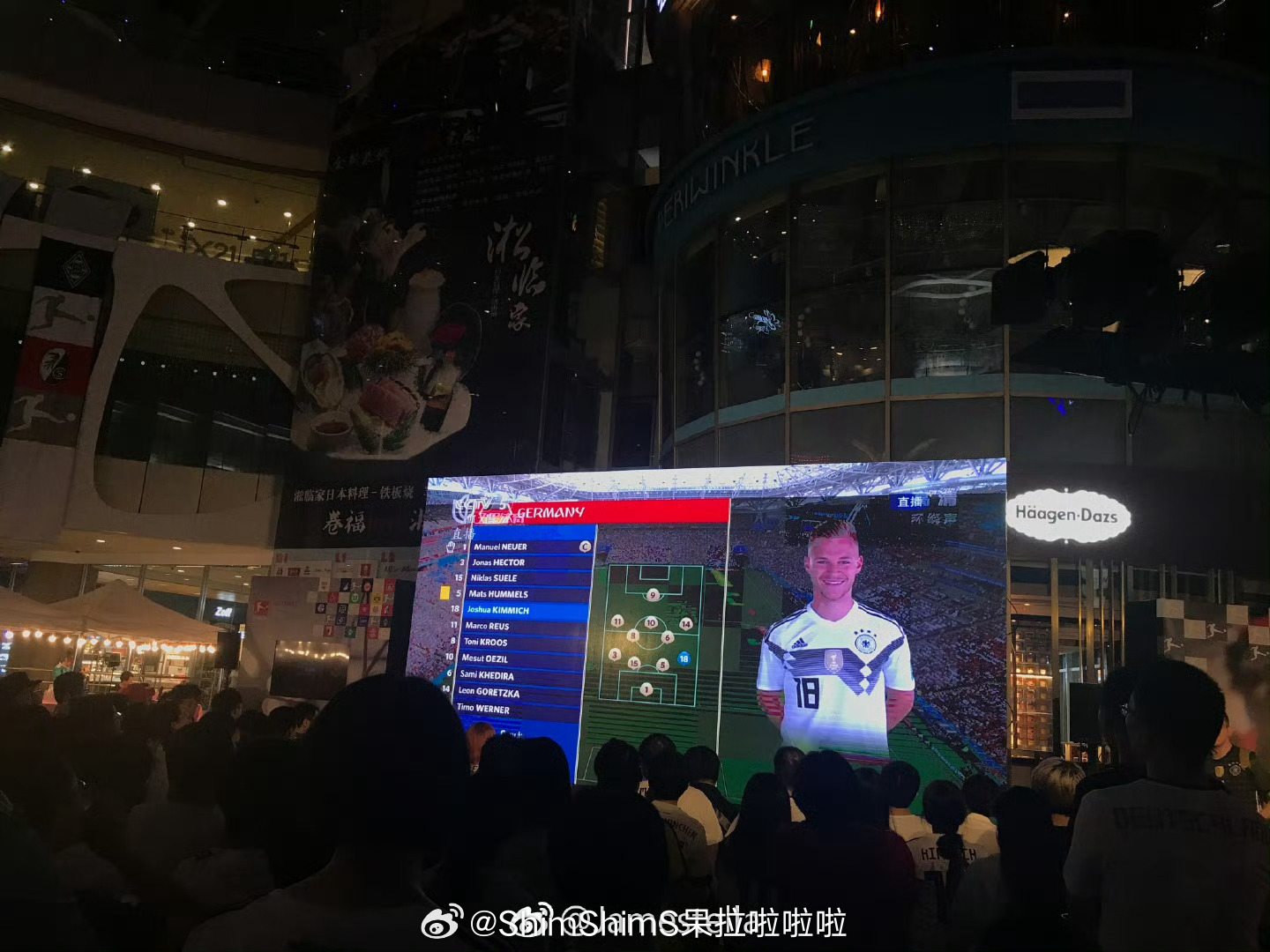 相册提醒我八年前的今天，德国队被韩国踢回家了。保存的首发阵容截图并非刻...